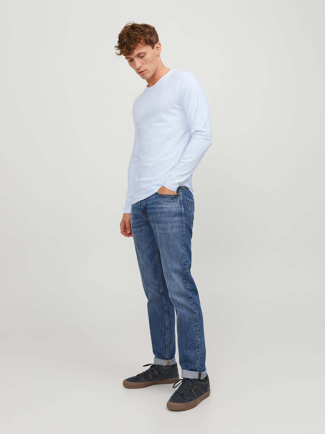 model_shot-front_full